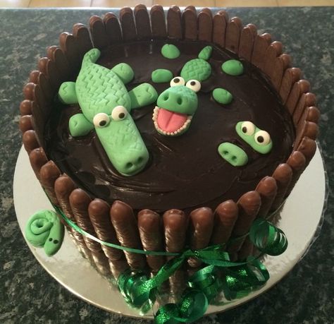 Crocodile Food Ideas, Birthday Cake Crocodile, Crocodile Cake Topper, Aligator Cake Ideas, Crocodile Birthday Party Decorations, Crocodile Cakes For Kids, Crocodile Hunter Birthday Party, Alligator Cake Ideas, Alligator Cakes For Kids