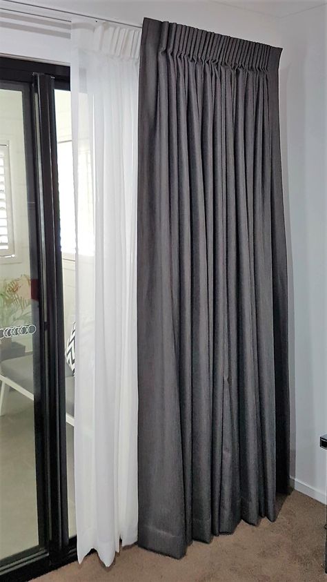 Pelmet Designs, Curtains Living Room Modern, Curtain Styles, Plain Curtains, Bedroom Curtains, Elegant Curtains, Stylish Curtains, Bedroom Wall Colors, Curtain Ideas