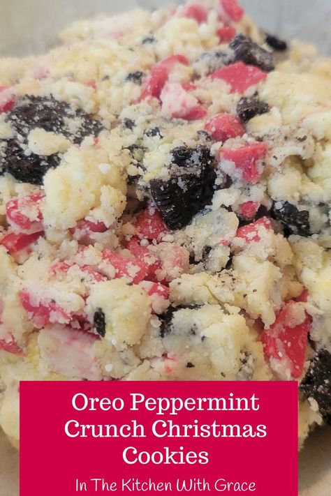 Oreo Peppermint Crunch Christmas Cookies Recipe #christmascookies #christmascookierecipes #cookies #oreocookies #peppermint #peppermintcookies #easychristmascookies #cakemixcookies #easycookierecipes #baking Cake Mix Cookie Recipe, Peppermint Christmas Cookies, Peppermint Cookie Recipe, Peppermint Crunch, Cake Mix Cookie, Peppermint Recipes, Peppermint Cake, Recipe Cookies, Cake Mix Cookie Recipes