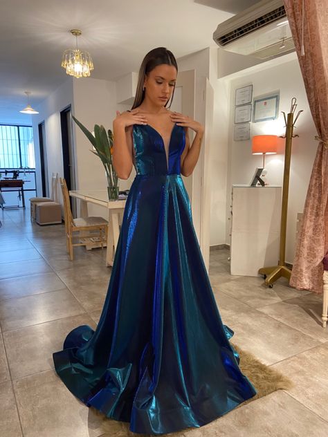 Vestido largo tornasolado azul/verde Prom 2022, Prom Dress Ideas, Dress Bag, Grad Dresses, Bag Shoes, Hoco Dresses, Dress Inspo, Bag Dress, Cute Selfie Ideas