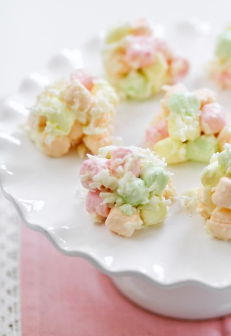 Mermaid Snowballs with fruity mallows White Chocolate Almond Bark, Marshmallow Recipes, Marshmallow Popcorn, Easter Party Food, Campfire Marshmallows, Marshmallow Treats, Ambrosia Salad, Recipes With Marshmallows, Almond Bark