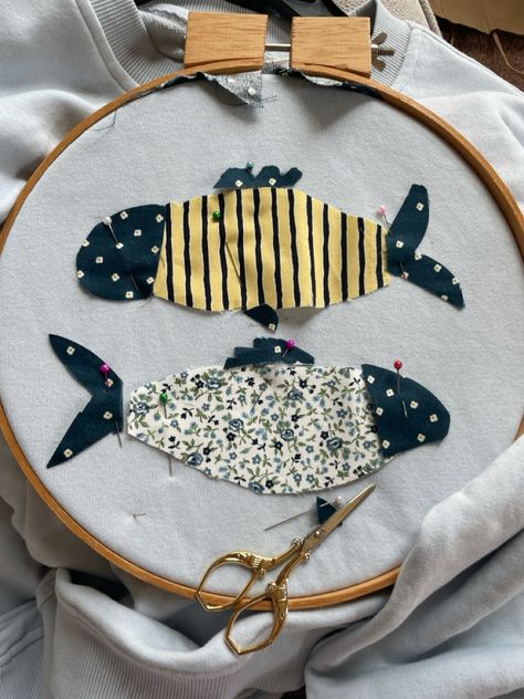 Chrustmas gift for my family. Scrap fabric made into fish for a sweatshirt Patch Work Sweatshirt, Clothes Embroidery, Patchwork Hoodie, Clothes Embroidery Diy, Fabric Fish, Patchwork Sweatshirt, Patchwork Sweater, Embroidery Diy, Patchwork Shirt