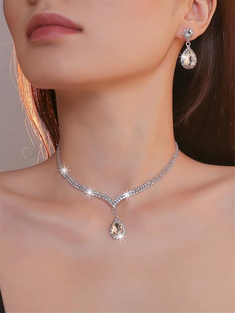 Women Accessories Jewelry Classy, Real Diamond Necklace Simple Classy, Nontraditional Engagement Rings, Real Diamond Necklace, Embellished Fashion, Sophisticated Jewelry, Fancy Jewellery Designs, Instagram Jewelry, Dragon Necklace