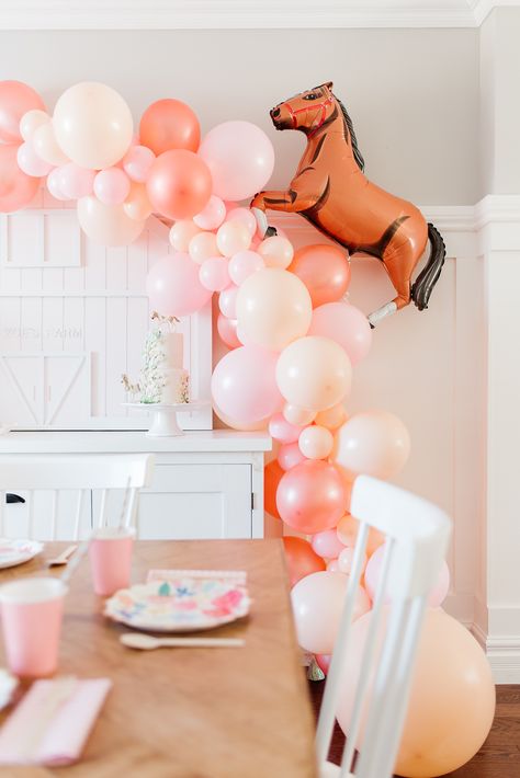 Recreate this adorable horse birthday party with these simple ideas for decorations, goodie bags, and activities Horse Balloon Garland, Horse Theme Birthday Party Girl, Girl Horse Party, Girl Horse Birthday Party, Horse Theme Birthday Party, Horse Party Decorations, Horse Birthday Party, Horse Balloons, Horse Themed Party