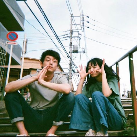 Sakaguchi Kentaro, Japanese Couple, Couple Poses Reference, 사진 촬영 포즈, Japan Aesthetic, Human Poses Reference, Human Poses, Trik Fotografi, Body Poses