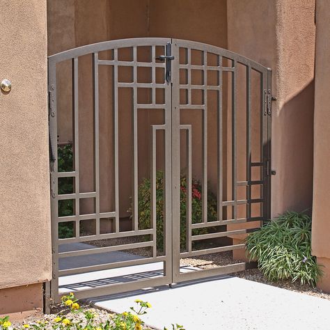 Modern Iron Gate Designs, Metal Gates Design, Metal Garden Gates, Window Grill Design Modern, Iron Garden Gates, Gate Designs Modern, Grill Gate Design, Steel Door Design, Iron Door Design