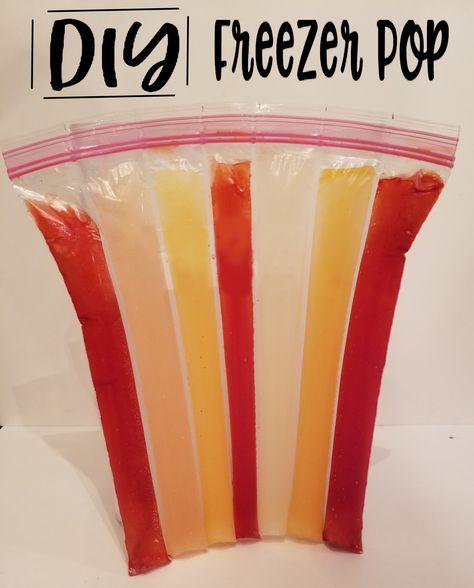 DIY Freezer Popsicles Diy Freezer Pops, Diy Popsicle Molds Homemade, Plastic Bags Diy, Diy Ice Pops, Popsicle Recipe For Kids, Popsicle Molds Diy, Beach Snack, Diy Popsicles, Freezer Pops