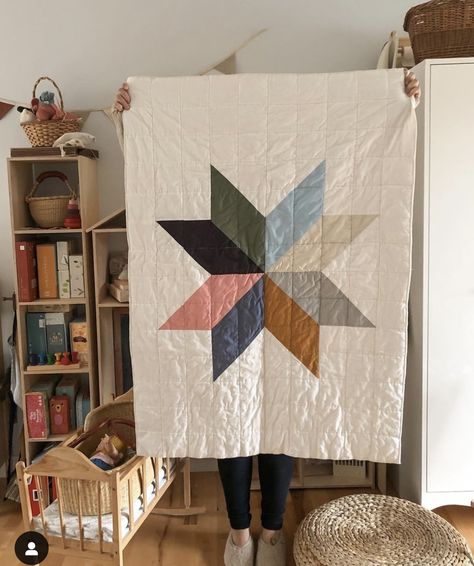 Easy Quick Quilts, Timeless Quilt Patterns, Quilted Projects Ideas, Quilting Aesthetic, Minimalist Quilt Patterns, Quilts Ideas Patterns, Neutral Quilts Ideas, Quilt Wall Hanging Ideas, Embroider Quilt