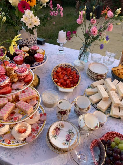 Merienda Aesthetic, Coquette Tea Party, 22nd Bday, Spring Tea Party, Valentine Tea, Fairy Tea Parties, High Tea Party, Birthday Dinner Party, Picnic Birthday