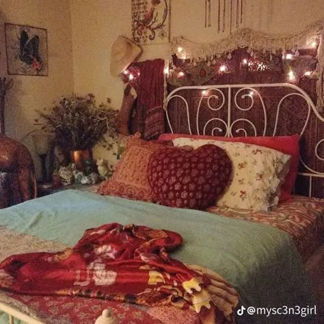 Scarves Room Decor, Cottagecore Room Inspiration, Red Cottagecore Bedroom, Whimsigoth Room Ideas, Love Witch Bedroom, Cozy Whimsical Bedroom, Whimsigoth Dorm, Mermaidcore Bedroom, Whimsigoth Bedding