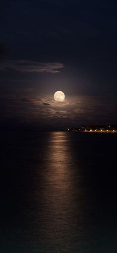 Simple Phone Wallpapers, Night Scenery, Dark Phone Wallpapers, Pretty Landscapes, Moon Photography, Negroni, Beautiful Nature Wallpaper, Pretty Wallpapers Backgrounds, Jolie Photo