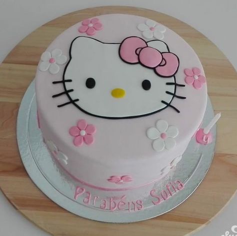 Hello Kitty Cakes Ideas, Hello Kitty Cakes Birthday, Cottage Core Baking, Hello Kitty Cake Ideas, Hello Kitty Pasta, Hello Kitty Cakes, Tort Hello Kitty, Bolo Da Hello Kitty, Cake Hello Kitty