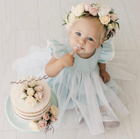 First Birthday Girl Photoshooting, First Birthday Studio Photos, Baby Birthday Photoshoot, First Birthday Photography, Smash Cake Girl, First Birthday Cake Smash, 1st Birthday Pictures, 1st Birthday Photoshoot, First Birthday Pictures