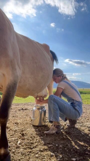 Life On A Farm, Dream Farm Life, Ballerina Farm Hannah, Hannah Neeleman Ballerina Farm, Farm Family Aesthetic, Ballerina Farm Aesthetic, Farm Wife Aesthetic, Vintage Farm Aesthetic, Country Lifestyle Farm Life