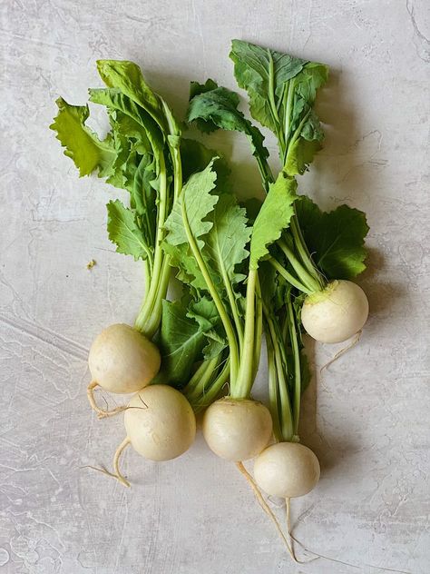 Turnips Recipes, Salad Turnips, Turnip Salad, Grilling Sides, Red Pepper Sauce, Turnip Greens, Baby Puree Recipes, Hot Sandwich, Mediterranean Chicken