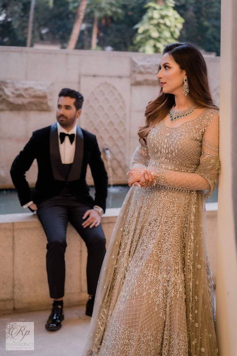 Outfit For Reception Party, Bride And Groom Outfits Indian, Indian Reception Outfit Groom, Sangeet Poses For Bride And Groom, Engagement Dress For Indian Couple, Bride Groom Sangeet Outfit, Bride Groom Reception Outfit Indian, Reception Outfit For Bride And Groom, Engagement Ceremony Outfits