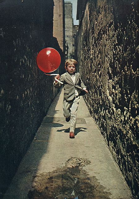 Albert Lamorisse - The Red Balloon The Red Balloon, Penguin Book, Indie Movies, French Films, Best Movies, Red Ball, Red Balloon, Great Films, Vintage Children's Books