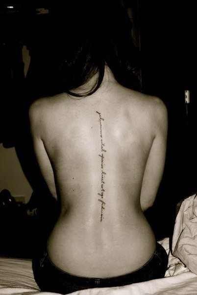 Super hot spine tattoo. If I decide on getting a third tattoo done this will be the placement! <3 Beautiful Back Tattoos, Henne Tattoo, 42 Tattoo, Backpiece Tattoo, Snow Flake Tattoo, Sick Tattoo, Tattoo Henna, Tattoo Script, Spine Tattoo