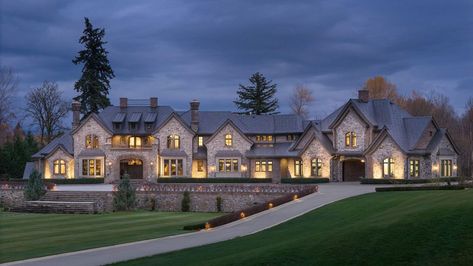 Mansion Lake House, English Country Mansion, Traditional Mansion, Luxury Craftsman House Plans, Luxury House Tour, Big Family Home, Fairytale Home, Big Beautiful Houses, Dream House Country