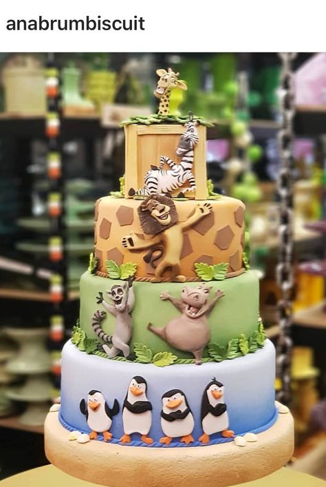 Madagascar Birthday Cake, Madagascar Birthday Party, Madagascar Cake, Madagascar Party, Jungle Theme Cakes, Ocean Birthday Party, Movie Cakes, Baby Birthday Invitations, Boys First Birthday Party Ideas