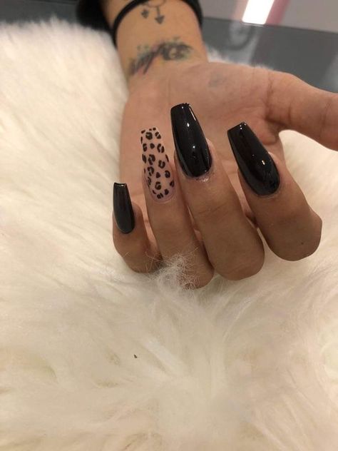 Black Leopard Acrylic Nails, Black Nails With Animal Print, Glamour Nails Leopard, Pink And Black Leopard Nails, Black And Leopard Print Nails, Leopard Print Nails Black, Black Leopard Nails, Animal Print Uñas, Cheetah Acrylic Nails