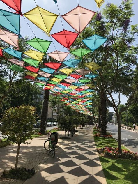 Street Decoration Ideas, Outdoor Art Area, School Ground, Pathway Decoration, Kindergarten Party, Sensory Garden, Quinceanera Themes, Outdoor Classroom, Bohol