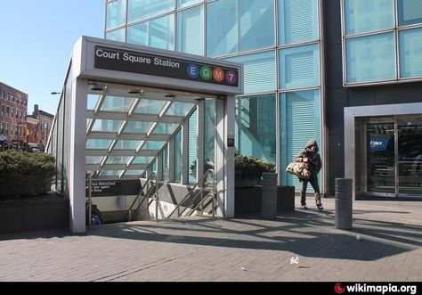 Long Island City - Court Square Subway Station Entrance Minecraft Subway Station Entrance, Minecraft Subway Entrance, Minecraft Metro Station, Minecraft Subway Station, Subway Station Design, Subway Station Entrance, Subway Entrance, Minecraft Underground, Garage Entrance