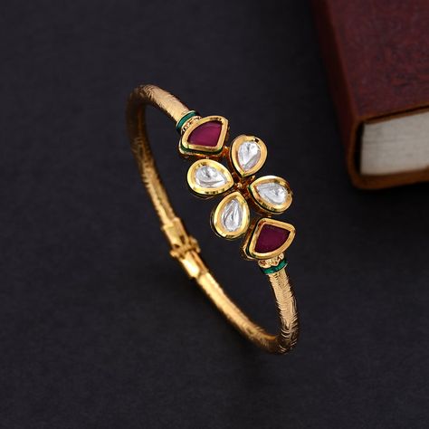 Discover timeless elegance with Rebaari's exquisite collection of Antique Kundan Jewellery for women. Shop online for intricately crafted pieces that reflect tradition and luxury. Elevate your style with our stunning selection. Explore now! Unique Gold Jewelry Designs, Jewellery For Women, Unique Blouse Designs, Unique Blouse, Gold Fashion Necklace, Embroidery Blouse Designs, Bangle Bracelets With Charms, Embroidery Blouse, Kundan Jewellery