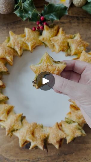 Pesto Puff Pastry Wreath, Wreath Puff Pastry, Pesto Wreath, Pesto Pastry, Puff Pastry Wreath, Pastry Wreath, Pesto Puff Pastry, Salmon Puffs, Xmas Appetizers