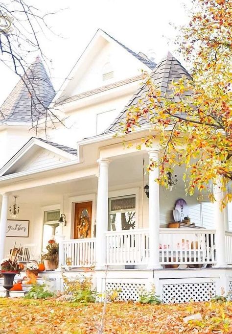 An old farmhouse home tour that has been lovingly updated by its modern day family. A sweet story behind this house early 1900's home that adds to the charm! #farmhousestyle #100yearoldfarmhouse #canadianhomes #farmhouse #whitedecorating #rusticstyle #shiplap #vintagedecorating #farmhouseideas #fvintagefarmhouse #fixerupper #farmhouseremodel #farmhouseideas #modernfarmhouse #sff225 Old Farmhouse Remodel Exterior, Alabama Garden, 1900s Farmhouse, 1900 Farmhouse, Farmhouse Exterior Colors, Colorful Farmhouse, 100 Year Old Home, 1900s Home, Cottage Style Bathrooms