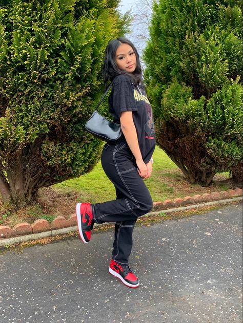 Red Jordan Shoes Outfit, Red J1 Outfit Women, Outfits With Red Jordans 1s, Bred 1s Outfit Women, Red 1s Outfit, Outfits With Red And Black Jordans 1s, Patent Bred 1s Outfit Girl, Air Jordan 1 Outfit Women Baddie, Shatter Backboard 1s Outfit