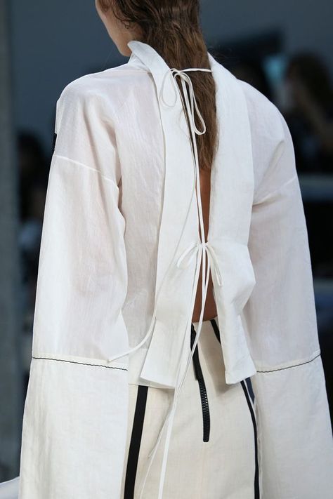 Trend: Tied Up 가을 패션, Fashion Details, Moda Fashion, White Shirt, Capsule Wardrobe, Runway Fashion, The Back, High Fashion, Chic Style