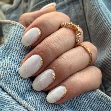 Nails by Triin on Instagram: “Milky white marble.. so dreamy 🤍 Products: BIAB White & BIAB Clear & Daisy all from @the_gelbottle_inc @thegelbottleaus” White And Gold Nails Round, White And Gold Leaf Nails, Gold Leaf Nail Designs, Simple Marble Nails, Gold Leaf Nail Art, White Gold Nails, Gold Leaf Nails, White Marble Nails, Dainty Nails