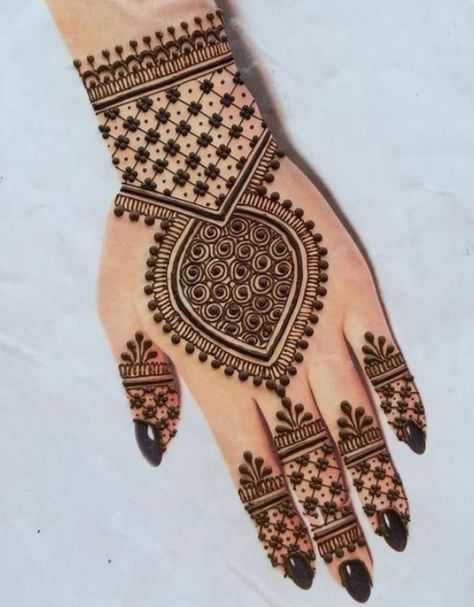 Henna For Back Hand, Practice Henna, Black Mehndi Designs, Small Henna Designs, Mehndi Designs For Kids, Bridal Henna Designs, Very Simple Mehndi Designs, Beautiful Henna Designs, Mehndi Designs Front Hand