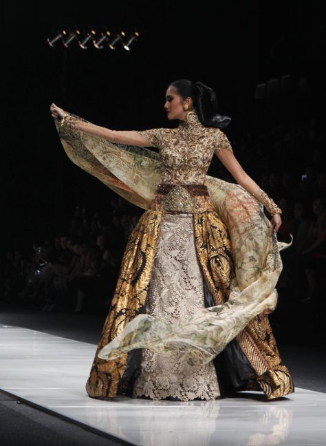 ANNE AVANTIE - Indonesian kebaya General Clothes, Anne Avantie, Fantasy Kingdom, Jakarta Fashion Week, Modern Kebaya, Batik Kebaya, Gaun Fashion, Fairytale Fashion, Batik Fashion