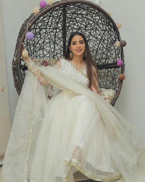 Asian Fits, Saboor Aly, Desi Outfits, Dresses Design, Anarkali Dress Pattern, Punjabi Outfits, Pakistani Celebrities, Desi Aesthetic, Pics Inspo