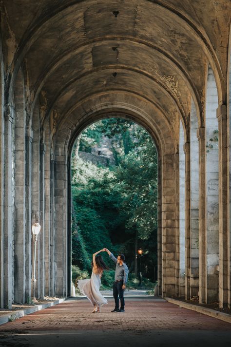 Engagement Session at the Cloisters at Manhattan Heights Brooklyn Bridge Park Engagement Photos, Fall Nyc Engagement Photos, Met Cloisters Photoshoot, Engagement Photos Brooklyn, Engagement Photos Buildings, Engagement Photos Bridge, Engagement Photo City, Castle Engagement Photos, Prenup Pictures