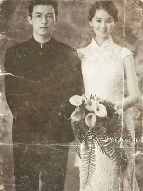 Chinese Wedding Photos, Old Wedding Photos, Korean Wedding Dress, Asian Wedding Photography, Old Fashioned Love, Instagram Design Creative, Ancient Dress, Beach White Dress, Vintage Couples