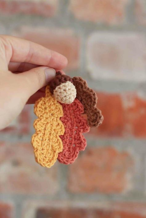 Free Fall Leaf Crochet Patterns, Crochet Acorn Purse Pattern, Free Acorn Crochet Pattern, Fall Crochet Patterns Free Autumn Leaves, Crochet Oak Leaves Free Pattern, Crochet Acorn Applique, Autumn Crochet Free Patterns, Acorn Hat Crochet, Crochet Fall Ideas Free