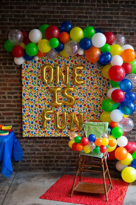 Color Theme First Birthday Party, Primary Colours Birthday Party, Primary Colors Balloon Garland, Primary Color Balloons, Fun To Be One Cake, Primary Color Birthday Party Decorations, Primary Colors 1st Birthday Party, Primary Colors Party, Colorful Balloons Birthday