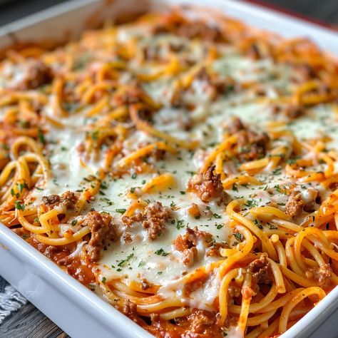 Baked Cream Cheese Spaghetti Spaghetti Cream Cheese, Cream Cheese Casserole, Cream Cheese Spaghetti Casserole, Great Pasta Recipes, Easy Baked Spaghetti Recipe, Baked Cream Cheese, Cream Cheese Spaghetti, Easy Baked Spaghetti, Baked Cream Cheese Spaghetti