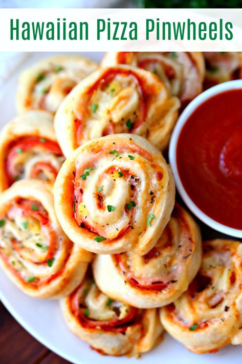 Superbowl Party Appetizers, Superbowl Food Appetizers, Pizza Pinwheels, Pinwheels Recipe, Ham Pizza, Black Forest Ham, Pizza Dinner, Superbowl Appetizers, Pinwheel Recipes