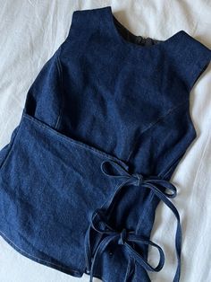 Denim Bows, Clothes Wishlist, Trendy Diy, Diy Tops, Bow Top, Creation Couture, Diy Blouse, Upcycled Denim, Blouse Diy