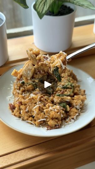 396K views · 882 reactions | Marry Me Chicken Oven-Baked Risotto by @itsbrittwilliams — with hardly any stirring, you can make a creamy, restaurant-style risotto in less than 30 minutes. The classic flavors of the viral Marry Me Chicken are combined with rich, luscious risotto rice. Add this to your weeknight meals or make it for someone you love! 💗 Download the Tasty app for this exclusive recipe plus tips! https://tasty.co/in-app-only?referrerRecipe=marry-me-chicken-oven-baked-risotto | Tasty Marry Me Chicken Risotto, Chicken Risotto Recipe, Risotto Recipes Chicken, Baked Risotto, Chicken Oven, Best Risotto, Chicken Risotto, Marry Me Chicken, Risotto Rice