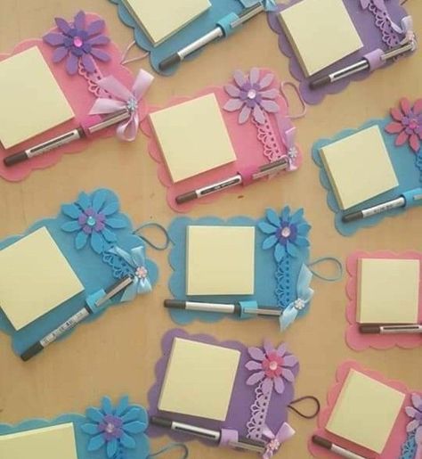 Diy Wall Hanging Ideas, Clipboard Crafts, Art Ideas For Kids, Convention Gifts, Wall Hanging Ideas, Seni Dan Kraf, Hanging Ideas, Creative Arts And Crafts, בר מצווה