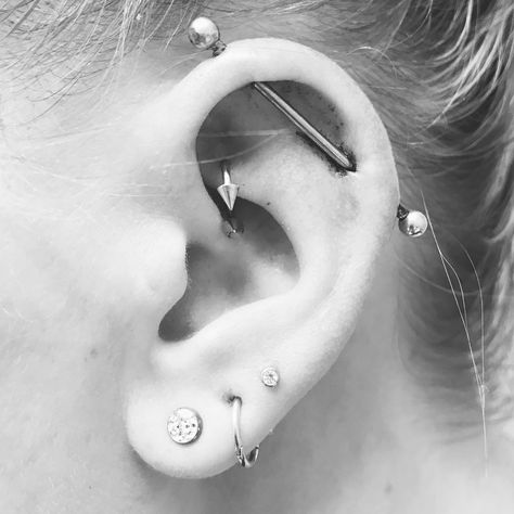 Industrial piercing, Rook piercing, piercings Industrial Piercing, Glow Up?, Piercing Jewelry, Tattoos And Piercings, Tatting, Fanfiction, Body Art, Piercings, Tattoos