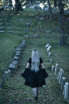 Cemetery Portraits Photography, Halloween Style Photoshoot, Graveyard Birthday Photoshoot, Witch Cemetery Photoshoot, Halloween Cemetery Photoshoot, Gothic Senior Pictures Photo Shoot, Gothic Cemetery Photoshoot, Cemetery Photo Shoot, Spooky Fall Photoshoot