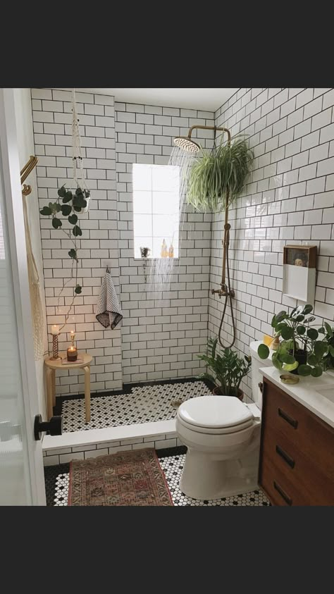 Bathroom Arrangement, Homely Decor, Update Small Bathroom, Makeover Kamar Mandi, Small Bathroom Diy, Small Space Bathroom, Art Deco Bathroom, Deco Bathroom, Dixie Damelio