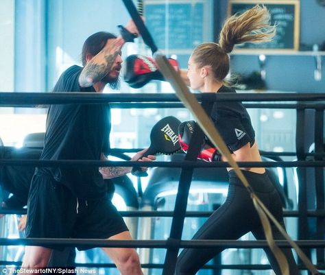 Bella Hadid flaunts her model figure as she joins sister Gigi for boxing workout after ex The Weeknd hooks up with Selena Gomez | Daily Mail Online Boxing Routine, Gym Rules, Workout Together, Boxer Aesthetic, Kick Boxing Girl, Kickboxing Workout, Boxing Girl, Sports Aesthetic, Style Sportif