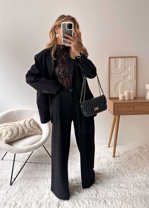 Outfit Jupe En Cuir, Outfit Schwarzer Blazer, Outfit Blazer Noir, Edgy Business Casual Outfits, Bar Outfit Winter, Outfit Soiree, Oversized Blazer Outfit, Soiree Outfit, Parisienne Style